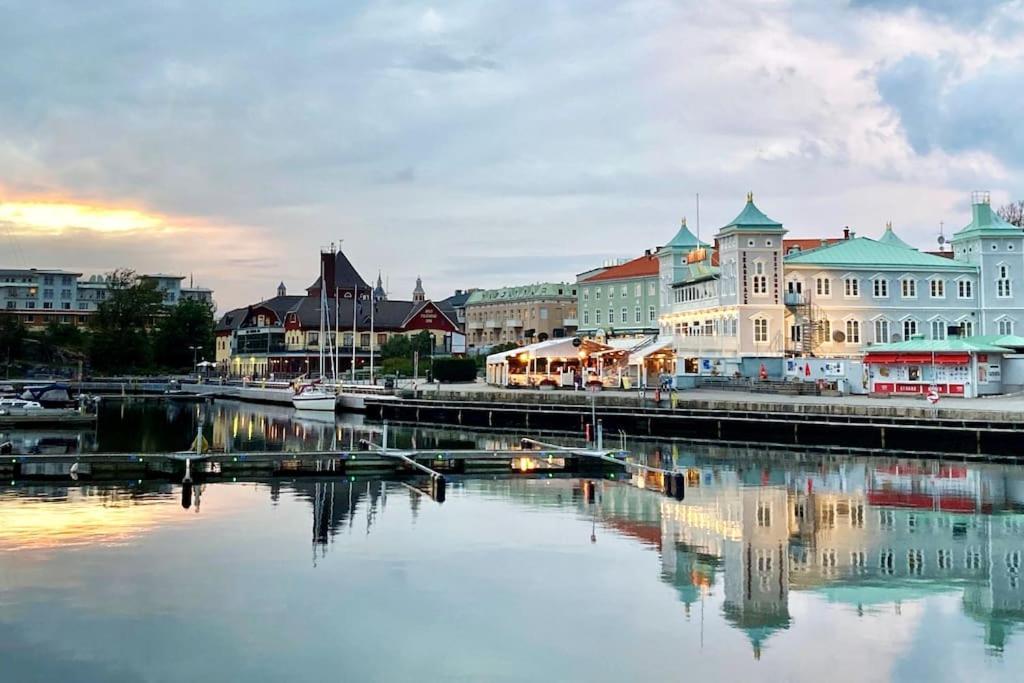 Cozy Apartment In The City Center Of Stroemstad Strömstad Exterior foto